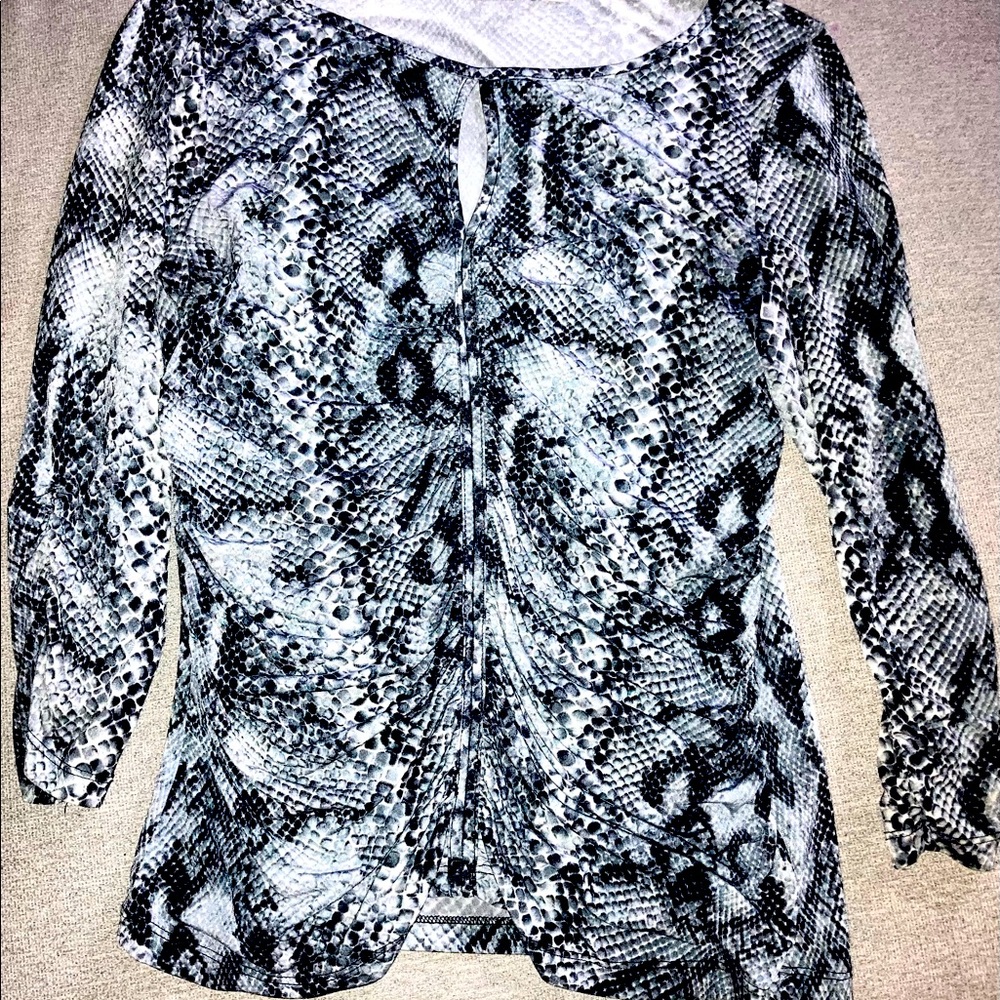 NewYork and Company Snake Skin Printed Long Sleeve